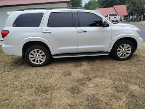 Photo 3 of 30 of 2011 Toyota Sequoia Platinum