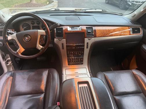 White 2013 Cadillac Escalade Platinum Edition