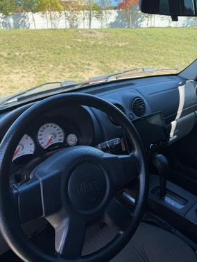 Silver 2003 Jeep Liberty Sport