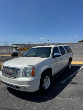 White 2014 GMC Yukon XL 1500 SLT