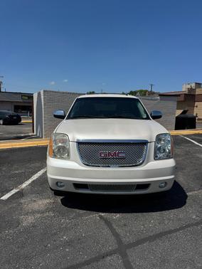 White 2014 GMC Yukon XL 1500 SLT