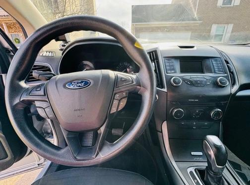 Silver 2017 Ford Edge SE