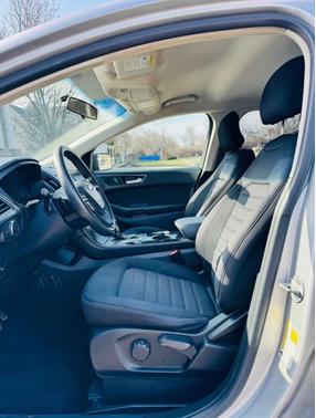 Silver 2017 Ford Edge SE