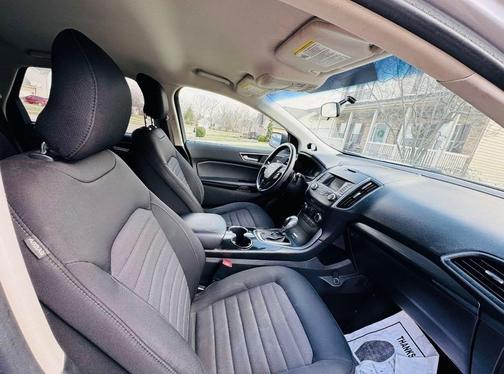 Silver 2017 Ford Edge SE