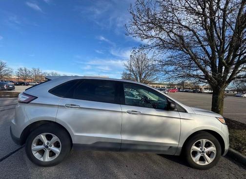 Silver 2017 Ford Edge SE