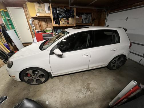 White 2010 Volkswagen Golf TDI