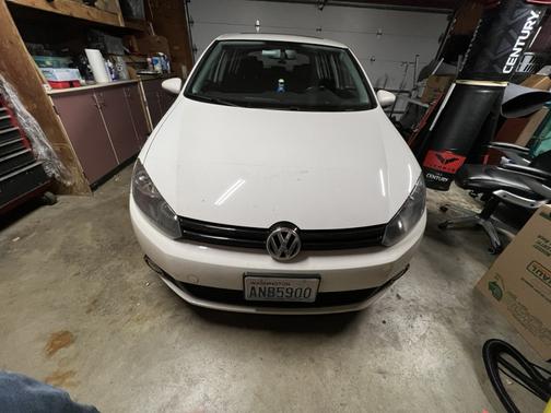 White 2010 Volkswagen Golf TDI