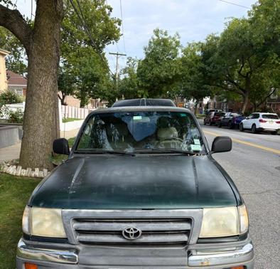 Green 2000 Toyota Tacoma Xtracab