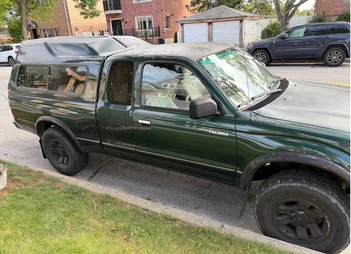 Green 2000 Toyota Tacoma Xtracab