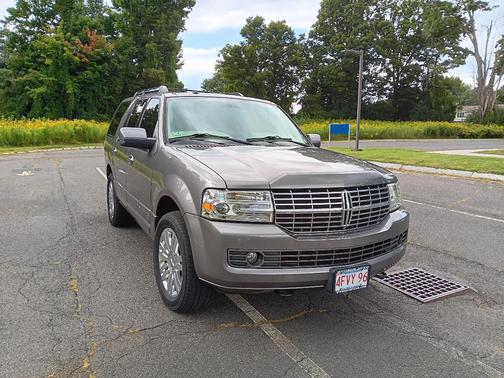 Gray 2012 Lincoln Navigator Base
