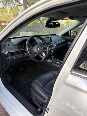 White 2019 Nissan Altima 2.5 Platinum