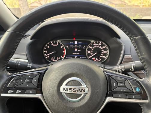 White 2019 Nissan Altima 2.5 Platinum