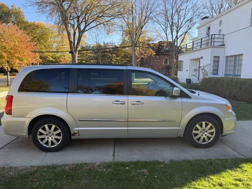 2012 Chrysler Town & Country Touring