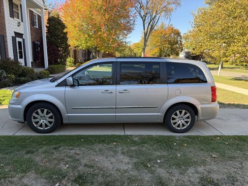 2012 Chrysler Town & Country Touring