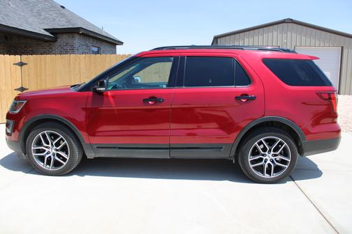 Photo 3 of 29 of 2017 Ford Explorer Sport