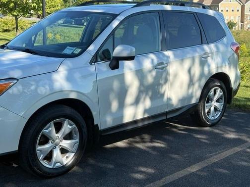 White 2015 Subaru Forester 2.5i Limited