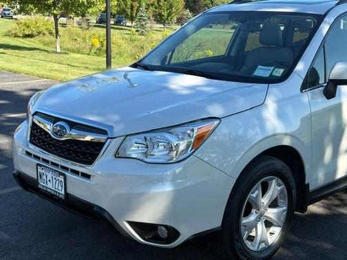 White 2015 Subaru Forester 2.5i Limited