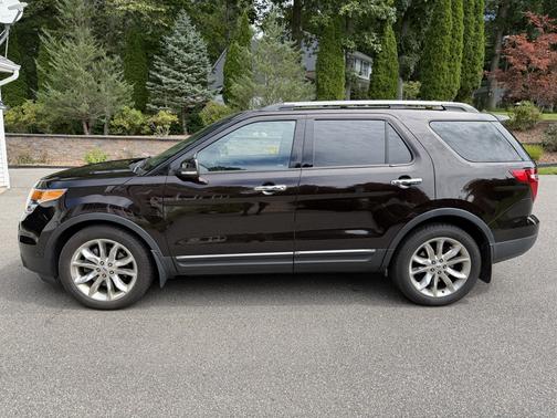 Brown 2014 Ford Explorer Limited