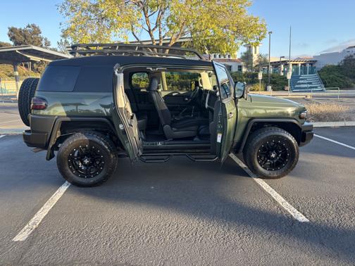 2013 Toyota FJ Cruiser Base