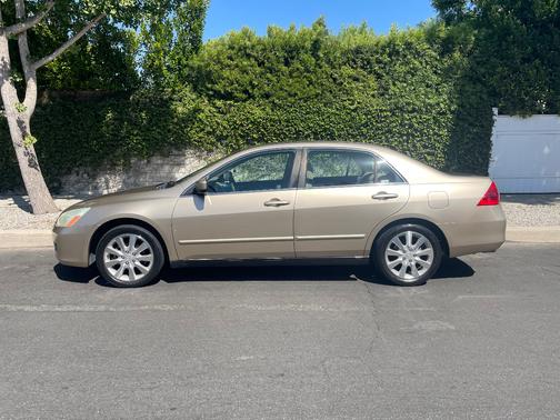 Gold 2006 Honda Accord LX