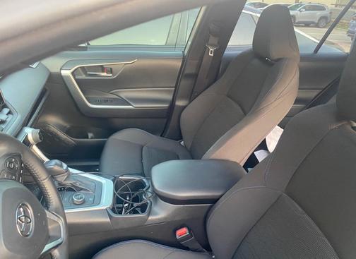 2023 Toyota RAV4 Hybrid SE