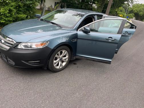 Blue 2010 Ford Taurus SEL