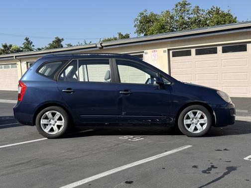 2007 Kia Rondo LX