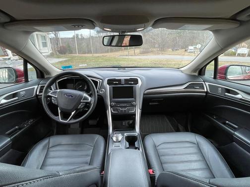 Red 2017 Ford Fusion SE