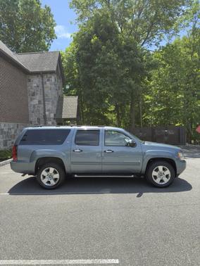 Blue 2008 Chevrolet Suburban 1500 LT
