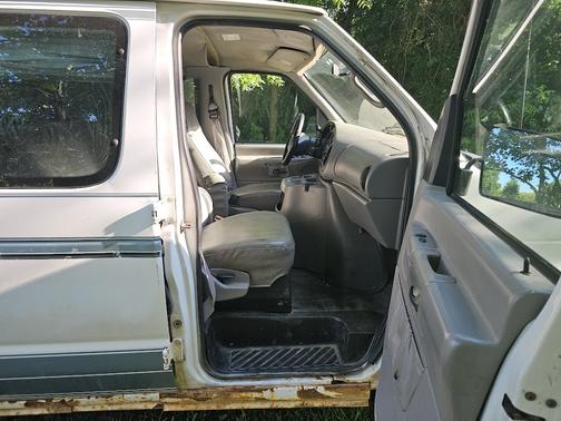 2002 Ford E350 Super Duty XLT Extended Wagon