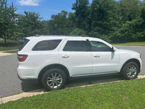 White 2017 Dodge Durango SXT