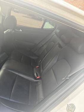 White 2018 Kia Stinger Premium