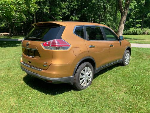 Gold 2014 Nissan Rogue S