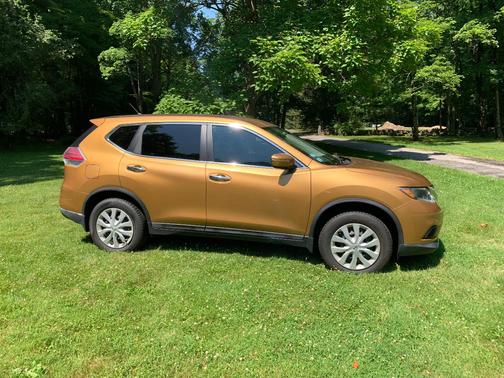 Gold 2014 Nissan Rogue S