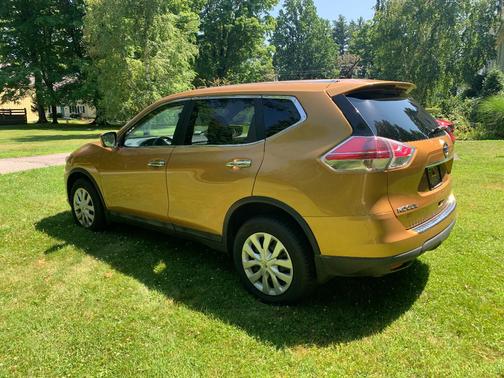 Gold 2014 Nissan Rogue S