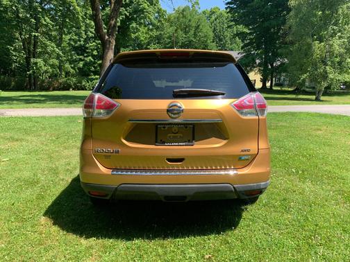 Gold 2014 Nissan Rogue S