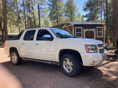 White 2007 Chevrolet Avalanche 1500 LT