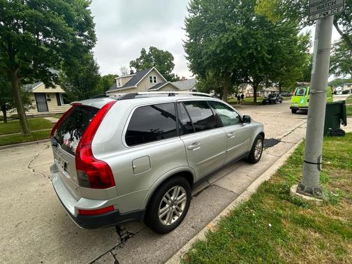 Silver 2010 Volvo XC90 3.2
