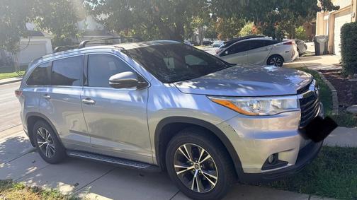 Silver 2016 Toyota Highlander XLE