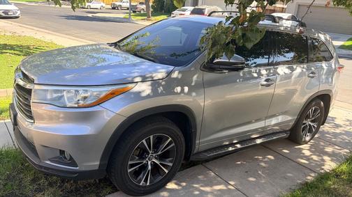 Silver 2016 Toyota Highlander XLE