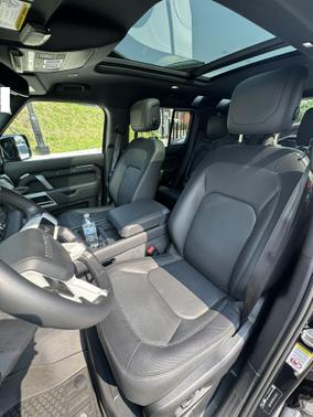 2023 Land Rover Defender X-Dynamic SE