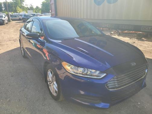 Blue 2016 Ford Fusion SE