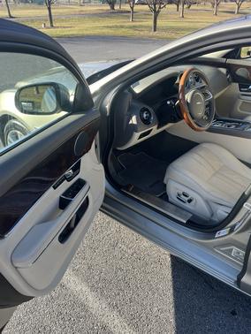 2012 Jaguar XJ Base