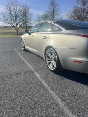 2012 Jaguar XJ Base