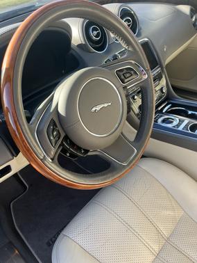 2012 Jaguar XJ Base