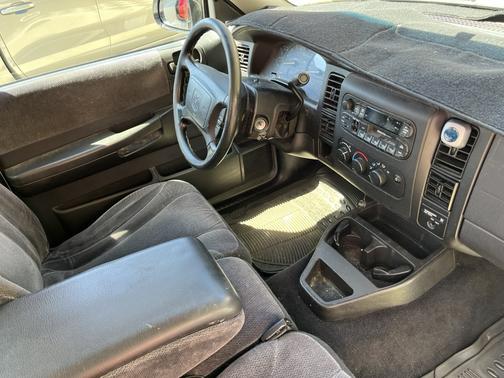 White 2001 Dodge Dakota SLT