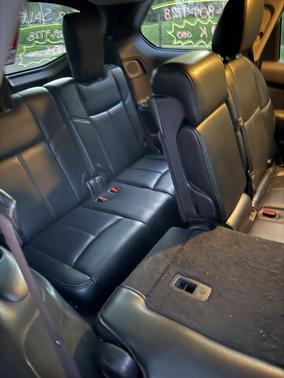 White 2017 Nissan Pathfinder Platinum