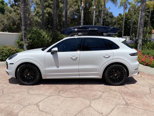 Photo 3 of 26 of 2019 Porsche Cayenne Base