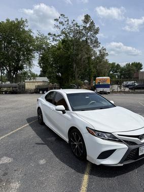 White 2020 Toyota Camry SE