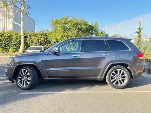 Gray 2017 Jeep Grand Cherokee Overland